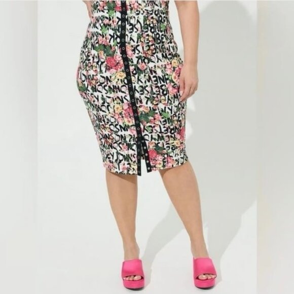 Torrid x Betsey Johnson High Waisted Ponte Snap Front Floral Pencil Skirt Size2X - Picture 6 of 7